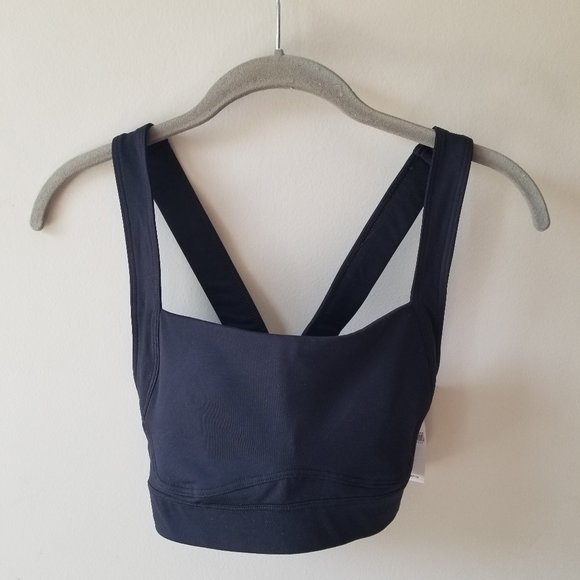 NWT Black Old Navy Sports Bra with Criss Cross Back Straps - Picture 1 of 5
